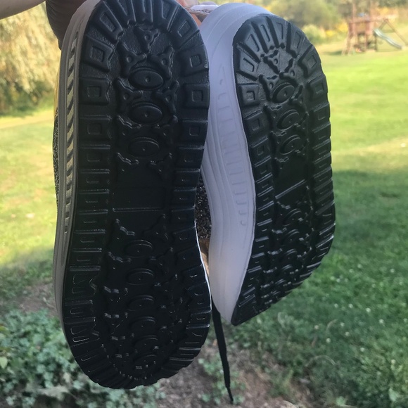 🍁5/30$!! NWOT Gold & Glitter Rounded Bottom Sneakers - Picture 9 of 12